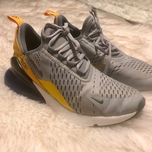 Nike Shoes - Nike Air Max 270